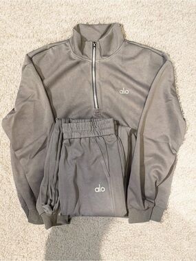 Alo Yoga Grey Quarterzip Sweatshirt & Sweatpants UNISEX Set